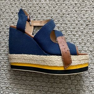 BCBGeneration Wedge Sandles